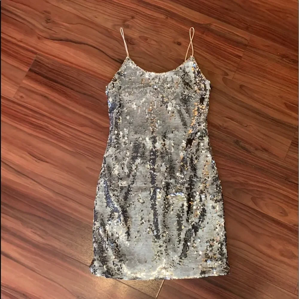 Alice + Olivia Giselle Sequins Dress. - Picture 6 of 8